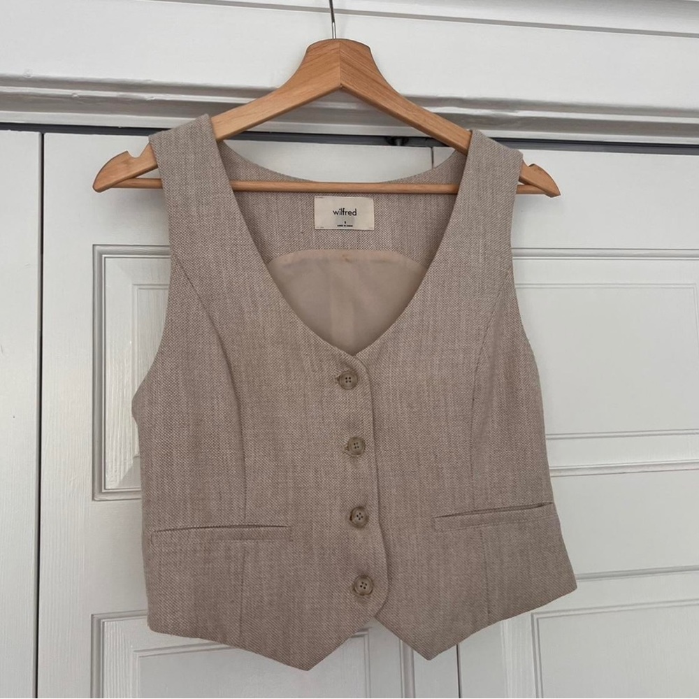 Aritizia Wilfred Beige Button-Up Vest